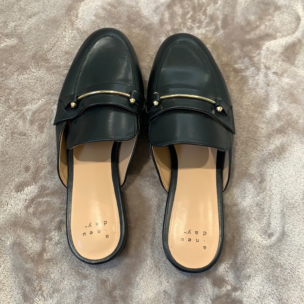New black loafer flats